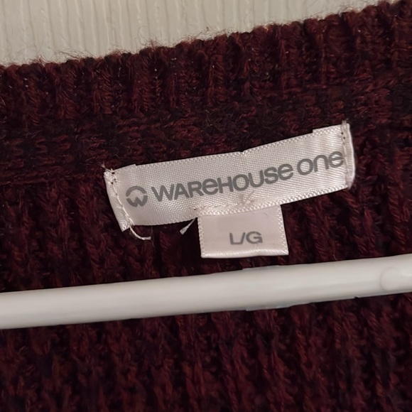 Burgundy sweater with peekaboo arm detail - Picture 2 of 3